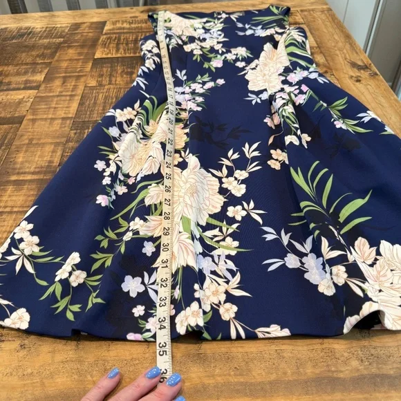 Vince Camuto Cocktail Sleeveless Blue Floral Dress Size 6 - Picture 7 of 7